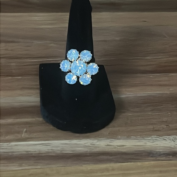Vintage Gold Tone Opalescent Crystal Glass Flower Ring - Picture 7 of 10